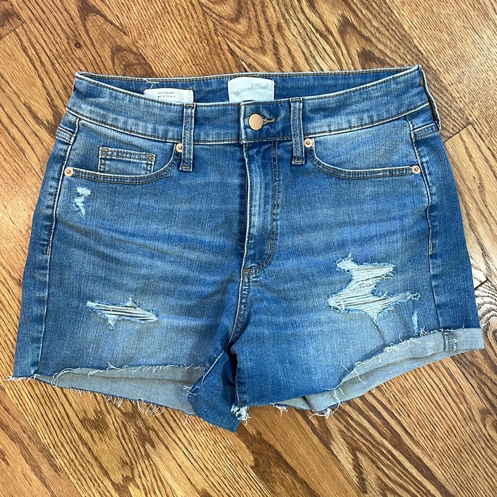 Women’s High Rise Midi Jean Shorts. Size 6/28. Like New Condition. - Picture 3 of 11